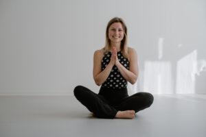 Yogalehrerin Jessi aus dem Raumwunderyoga Team Leipzig
