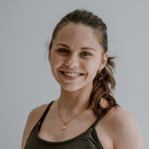 Yogalehrerin Vivien Wenzel von Raumwunderyoga Leipzig
